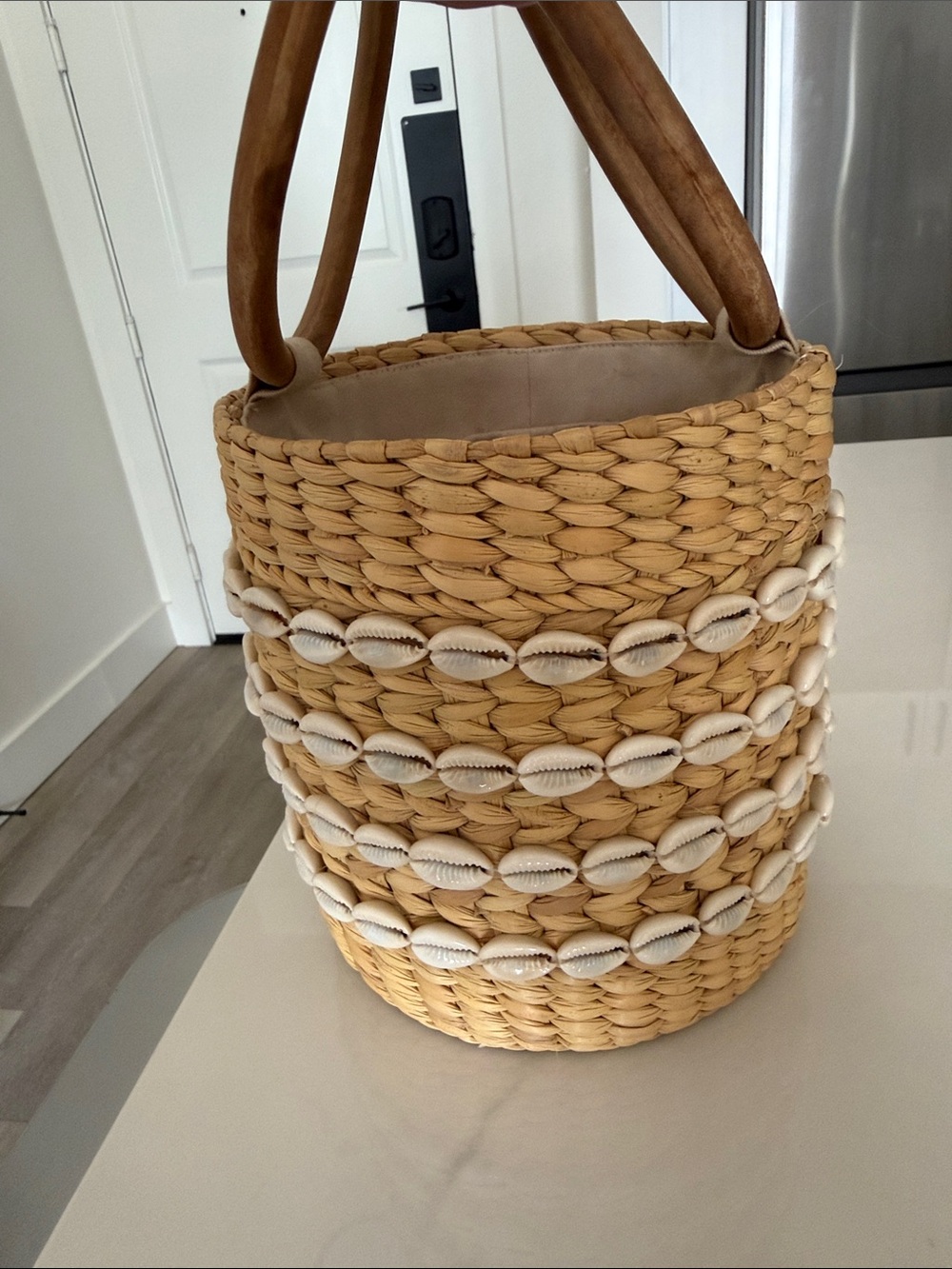 Poolside Raffia Conch Bucket Bag